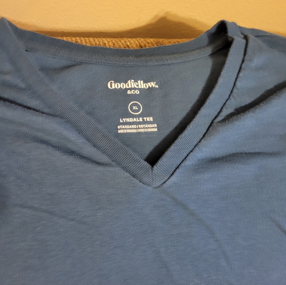 V neck tee